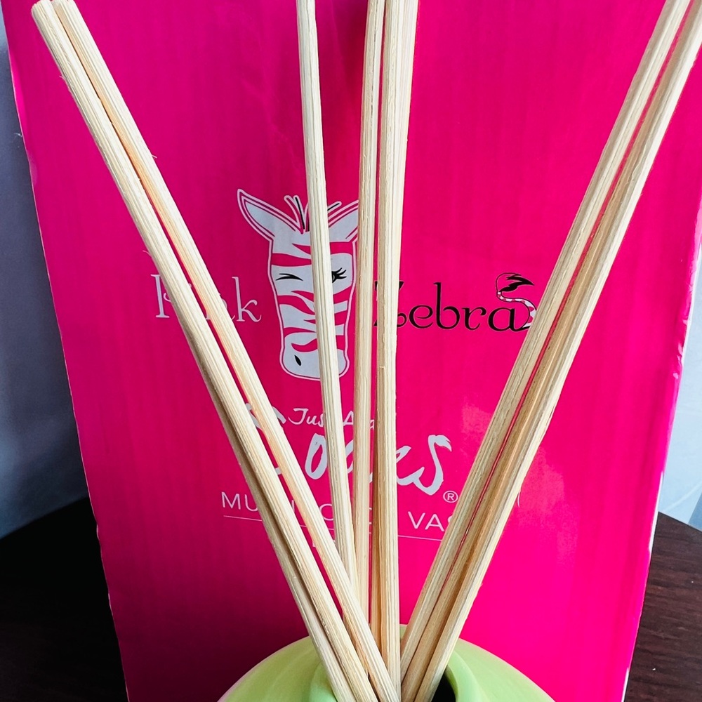 🌸 Pink Zebra Reed Diffuser Multicolor Vase - Picture 4 of 4